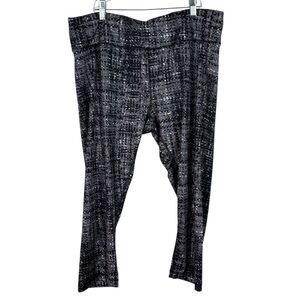 Velocity Black Gray Geometric Pattern Capri Crop Plus Size Athletic Leggings 2XL